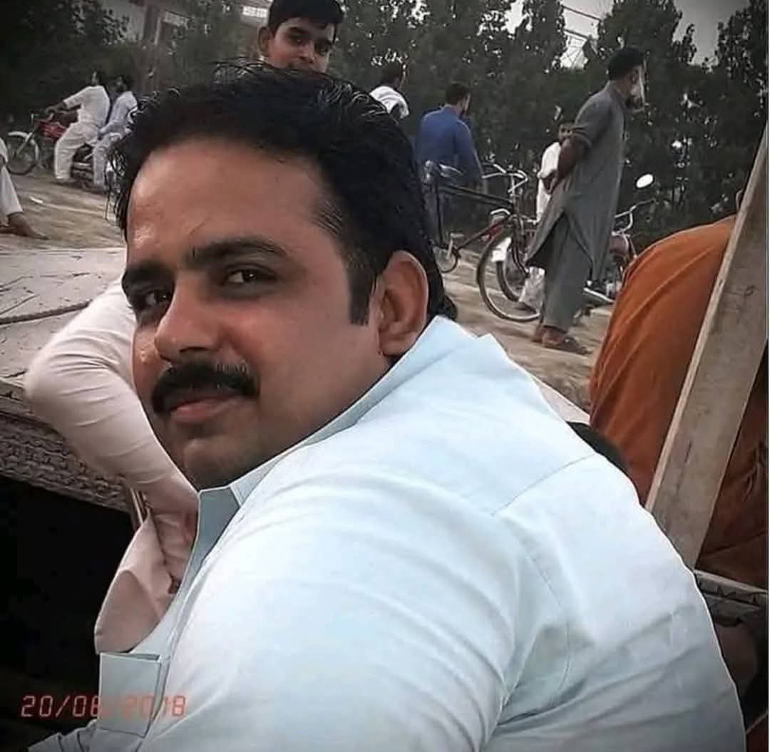 YousafSaeedPTI's tweet image. اس نوجوان نے خو،د ،کشی کر لی اور دوستوں کےلئیے ایک میسج چھوڑ گیا 

ہائے غربت 💔