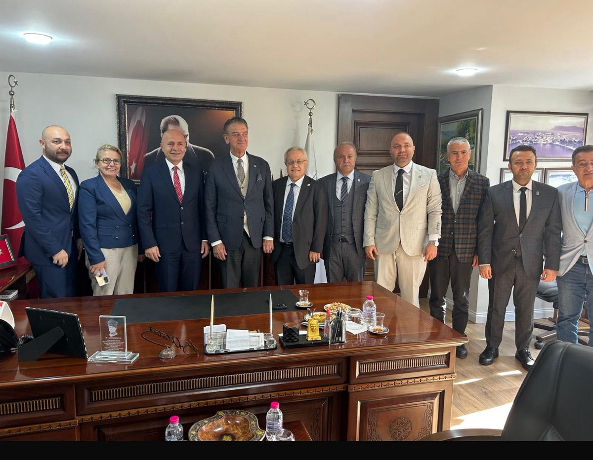 Atatürkçü Düşünce Derneği Genel Başkan Yardımcımız Hatice Topçu, Genel Sekterimiz Durur Gök, Genel Saymanımız Basri Gürsoy, Bartın Şube Başkanımız Erdem Ekmekçi, Amasra Şube Başkanımız Berkay Dal ile birlikte Amasra Belediye Başkanımız Sayın Recai Çakır’ı makamında ziyaret ettik.