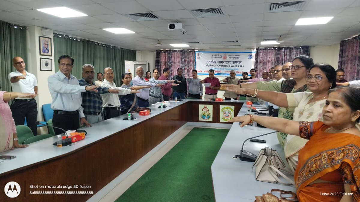 DeanScienceBHU's tweet image. As a part of #VigilanceAwarenessWeek (Oct 27-Nov 2, 2025), members of the Institute of Science undertook the #IntegrityPledge on 1.3.2025.

Prof. Sanjay Kumar @Director_ISc administered the pledge to the staff members of the Institute of Science at the Committee Room.