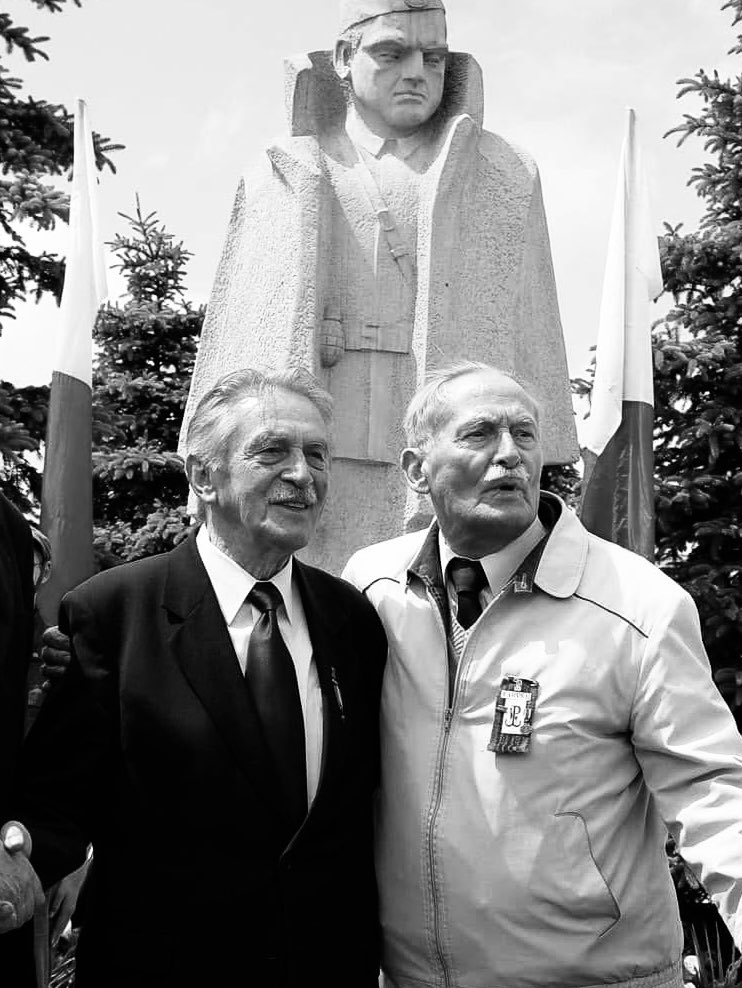 W Dzień Zaduszny wspominamy tych, którzy przez lata budowali historię “Ponurego”, “Nurta” oraz przez kilkadziesiąt lat upamiętniali swoich towarzyszy broni, stając się dla wielu z nas Bohateremi nie tylko okresu II Wojny Światowej, ale wzorcami do naśladowania w codziennym życiu.