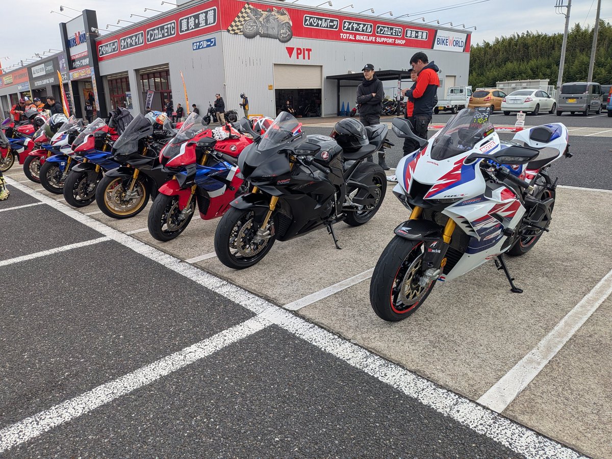 KJUN116's tweet image. バイクワールド木更津に行って来て、皆さんと交流して来ました🏍️
#CBR
#ミーティング
#レプソル
#MIE