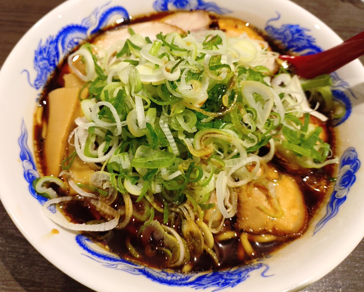 kanata_40_'s tweet photo. 富山ブラックチャーシューメンいただきます🍜 https://t.co/nsctnVCLE2