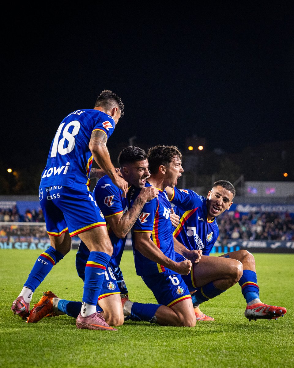 GetafeCF's tweet photo. El trabajo diario reflejado en una foto. 

💙🔥💪 https://t.co/4bwSgIEnUr