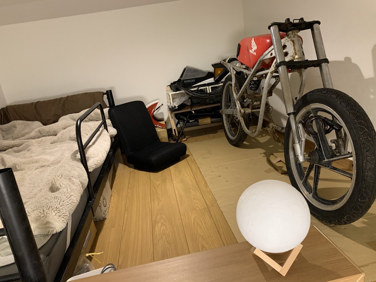 ハルページ ᝰꪑ 光を見つめる時 光もこちらを見つめている Haca📕