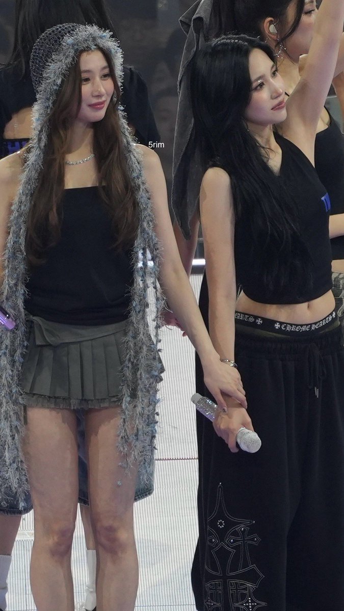 5rim_19's tweet photo. 251102 SYDNEY
#MINA #미나 #ミナ #SANA #사나 #サナ #TWICE  #37line  #MISANA #TWICE_THISISFOR_WORLD_TOUR https://t.co/HouwhtCqUw