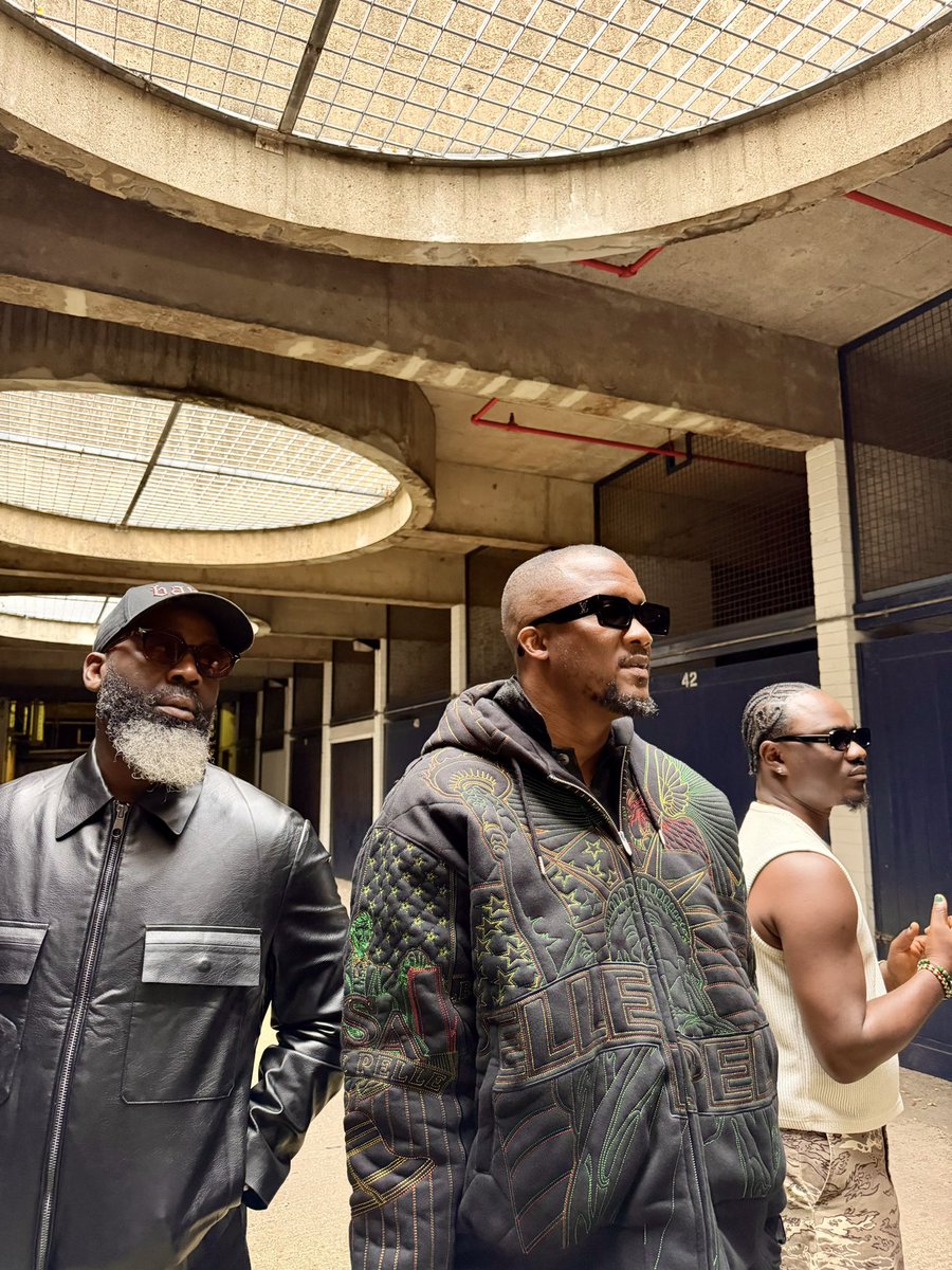 moelogo's tweet image. No one has done what we’ve done on records - spiritually and sonically. The only person who’s touched this lane before me is BOJ, and that was pure faaji levels - which I fully respect. The only reason he’s got two more records with the bros than me is because he linked up…