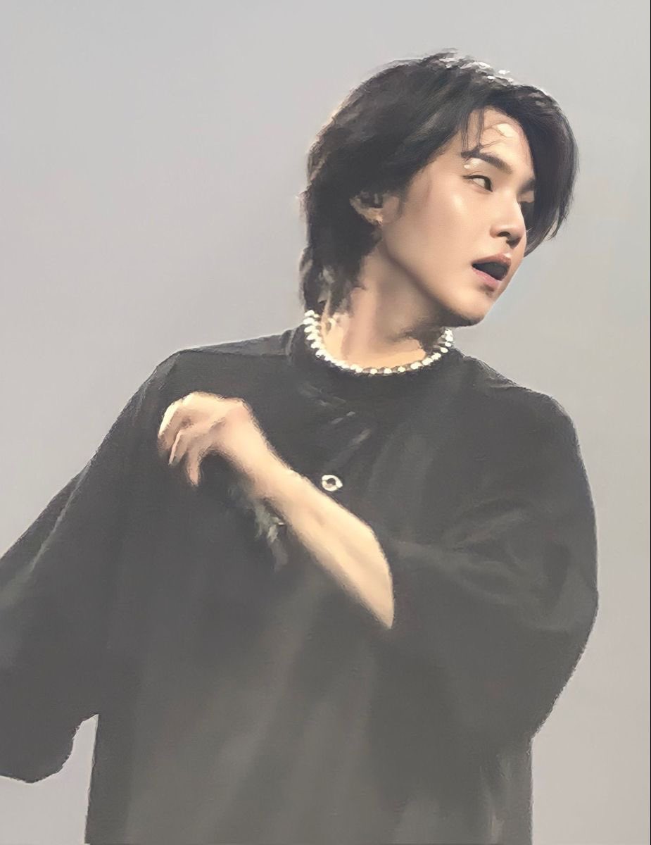 다 같은 흑발인데 슈가 같고 민윤기 같고 어거스트디 같고