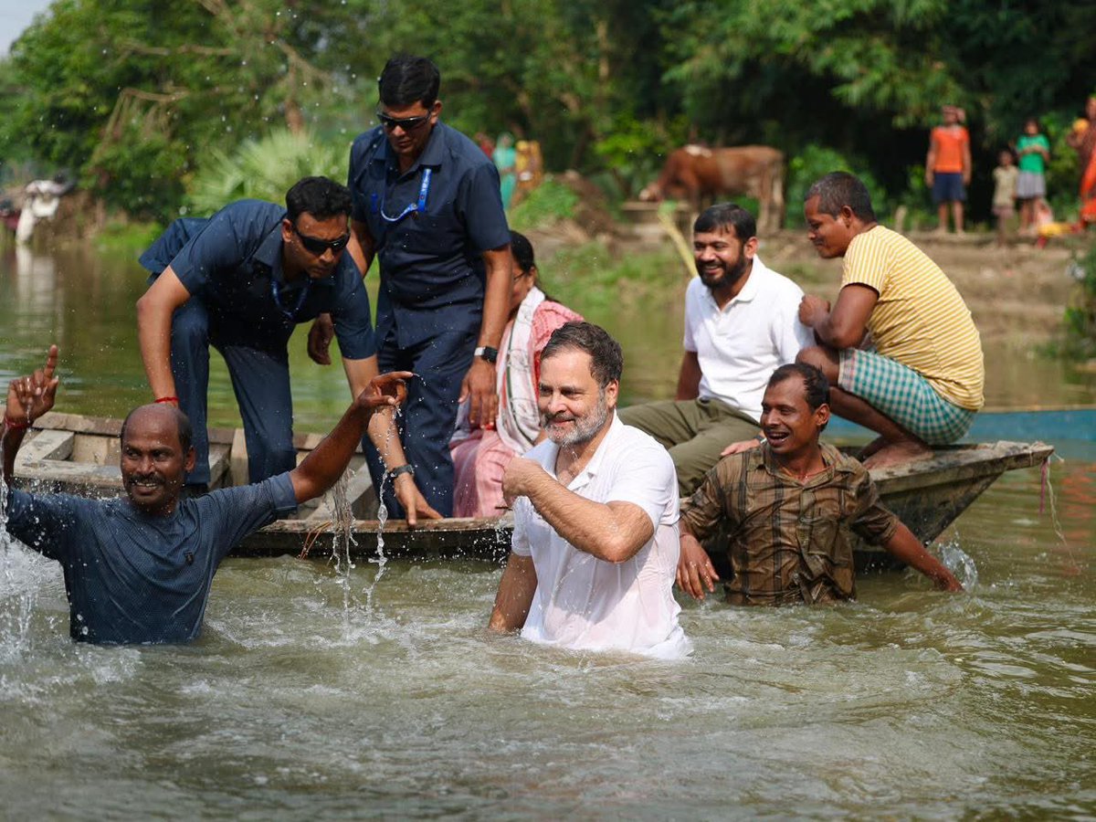 bhushangINC's tweet photo. बेगूसराय में मछुआरा भाइयों के बीच नेता विपक्ष @RahulGandhi 

📍  बिहार https://t.co/P6w5wiR0TO