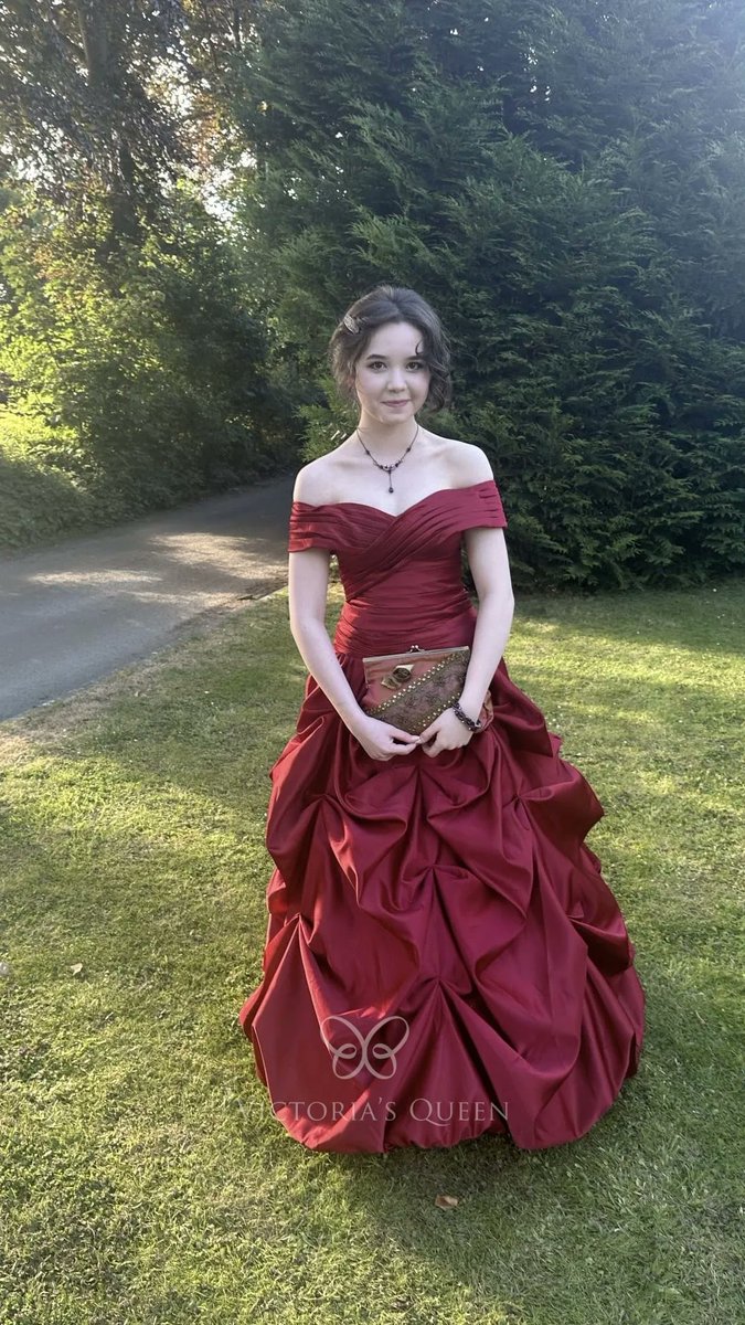 VQ_dresses's tweet photo. Burgundy Satin Draped Ball Gown
“I lovvvee this dress so much!! I used this dress for my prom and it was perfect 🤗🤗 It came
before the date I chose for arrival and the sizing was complete as asked and what I chose ♥️”
#review #draped #burgundy #satin #ballgown #promdress #VQ https://t.co/bwlokxAuuZ