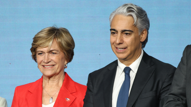 Cooperativa's tweet photo. "Una polémica muy odiosa": ME-O criticó dichos de Matthei sobre el Plan de Búsqueda #Cooperativa90 https://t.co/a4hhRRzbJp https://t.co/sJaB5XhHpb