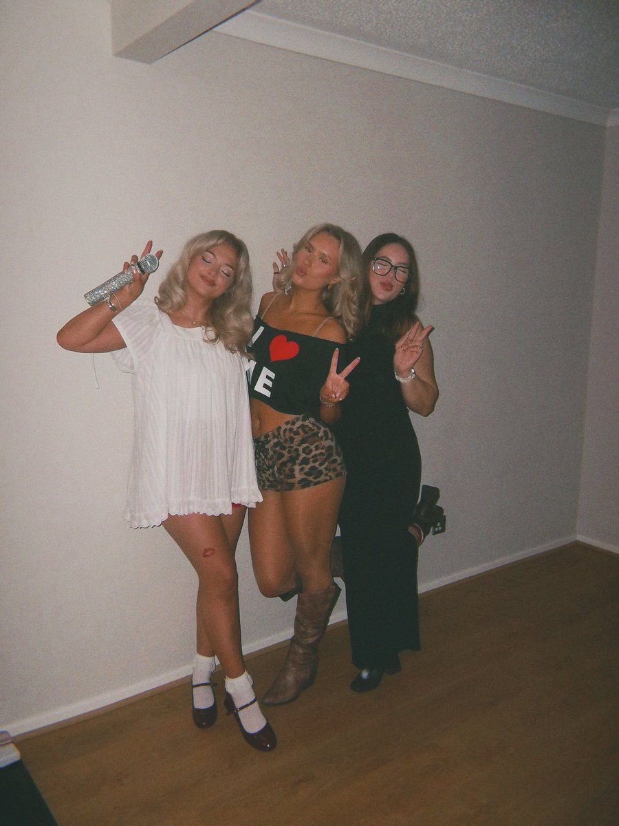 also here’s my halloween pics cause why not xx