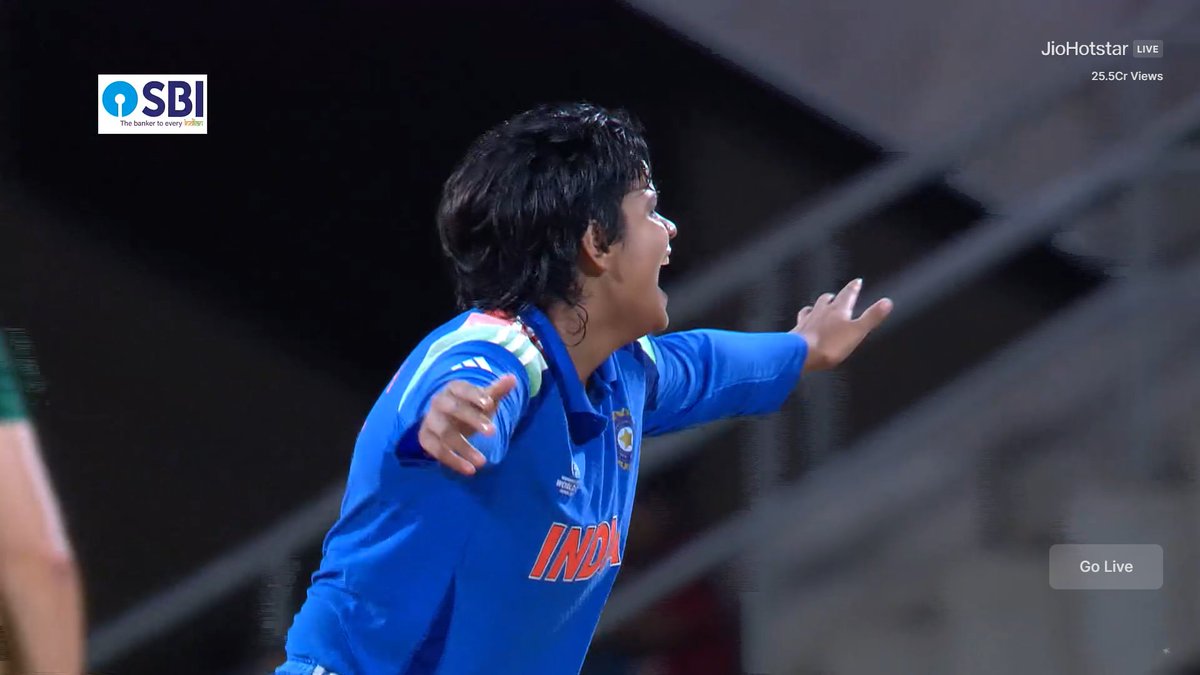 LChandravan's tweet photo. Shafali Verma does it again! 🎯 Her golden arm gets Sune Luus — what a night she’s having! https://t.co/Xrv5bvEEBl