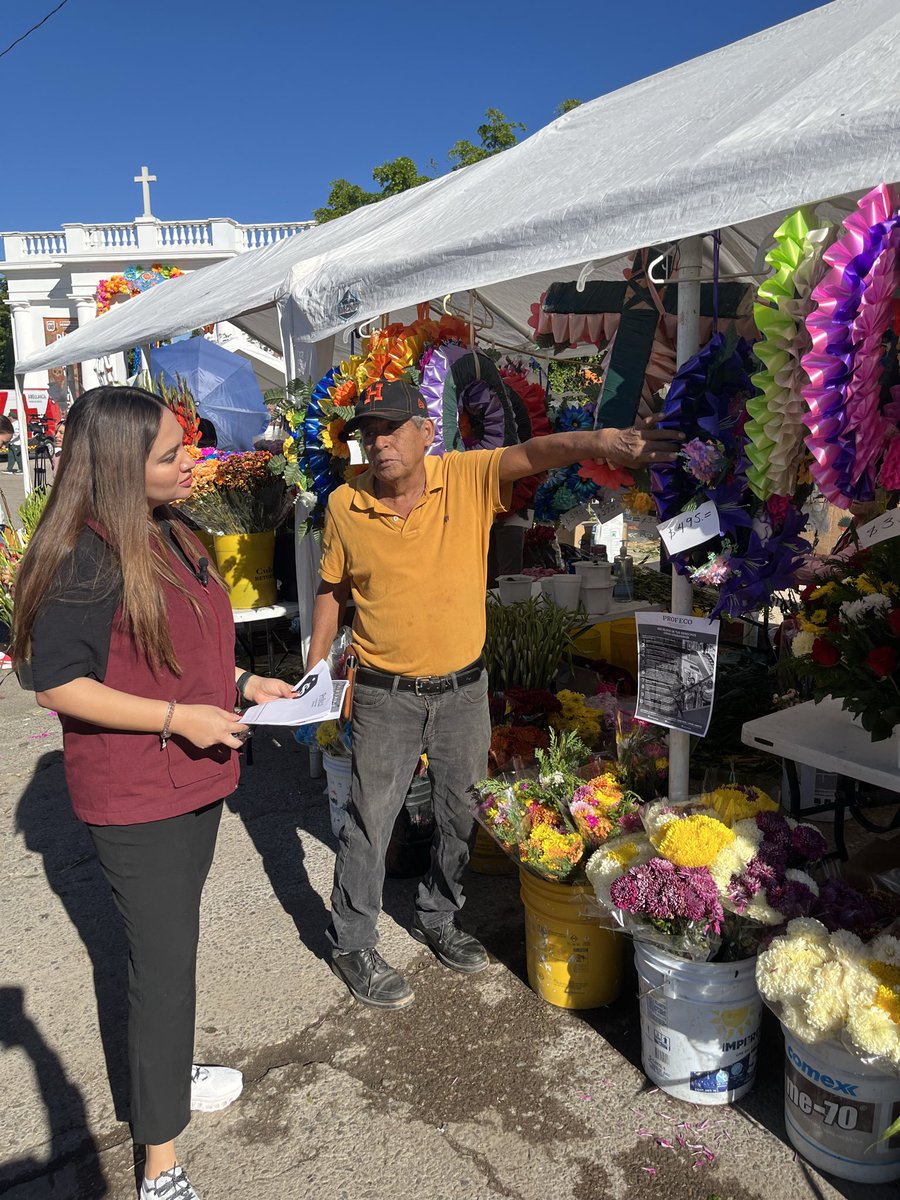 Realiza la Delegada de <a href="/Profeco/">Profeco</a> en Sonora, <a href="/anaguizarv/">Ana Guízar V.</a> recorrido por el Panteón Yáñez como parte del Programa de Verificación y Vigilancia “Fieles Difuntos y Día de Muertos”