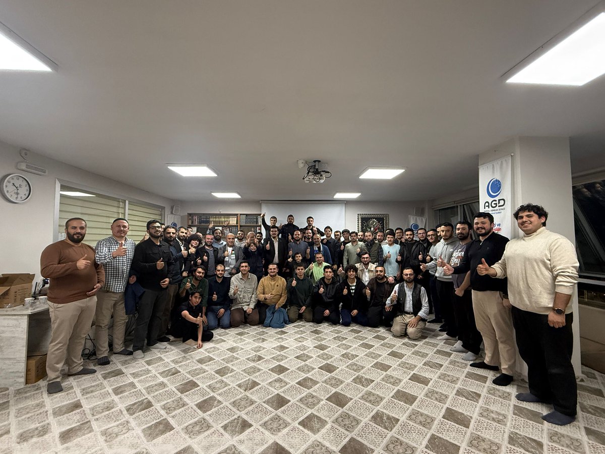 agdmyaroglu's tweet image. Meydanlarda, kürsülerde, minberlerde ve bulunduğumuz bütün meclislerde Filistin mücadelemizi konuşmaya devam edeceğiz. Bu vesileyle bu sene gerçekleştirecek olduğumuz &quot;Aksa Tufanı ve Filistin Davamız&quot; derslerimize Sultangazi Teşkilatımızla bismillah dedik.