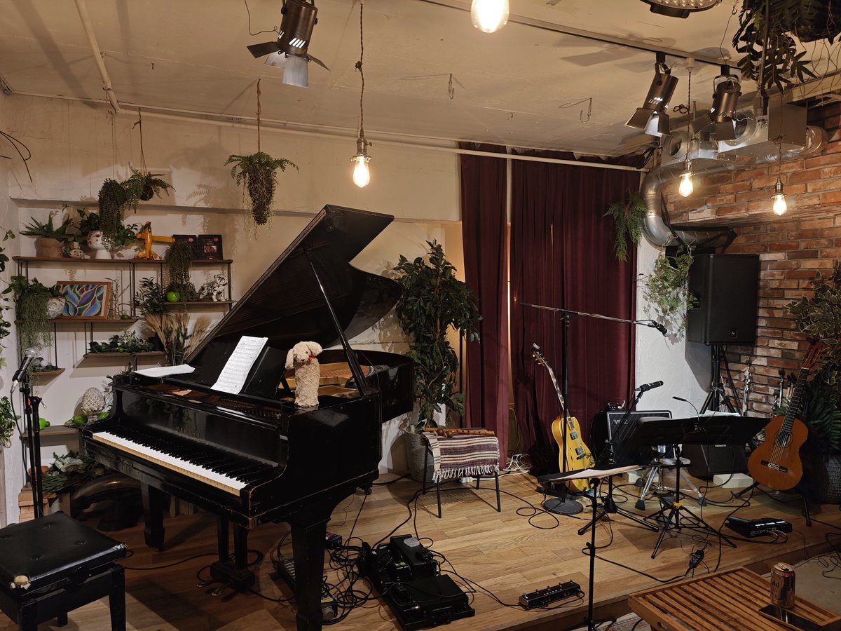 たかはしようへい Embracing たかはしようへい Embracing TAKAHASHI