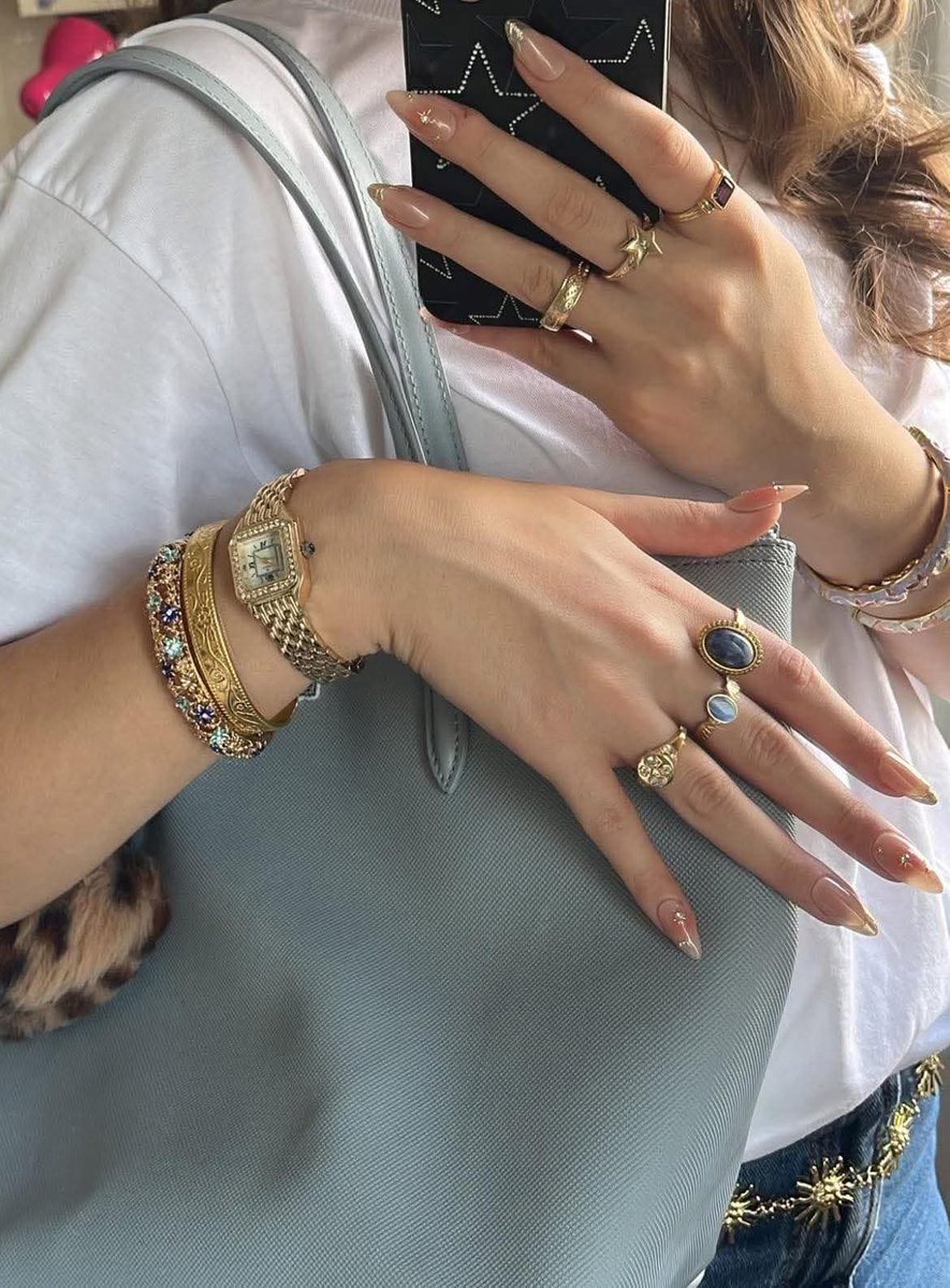 la femme dans l’art. tweet media