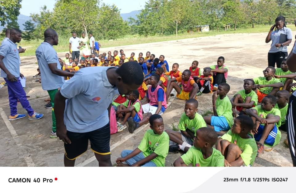 Remise d’attestations – Valoriser l’engagement et les talents

La cérémonie de clôture du stage a été marquée par la remise d’attestations aux coachs et stagiaires, mais aussi aux enfants ayant participé à l’animation. 👏

#FTA #KidsAthletics #AthletismeTogo #RemiseDAttestations