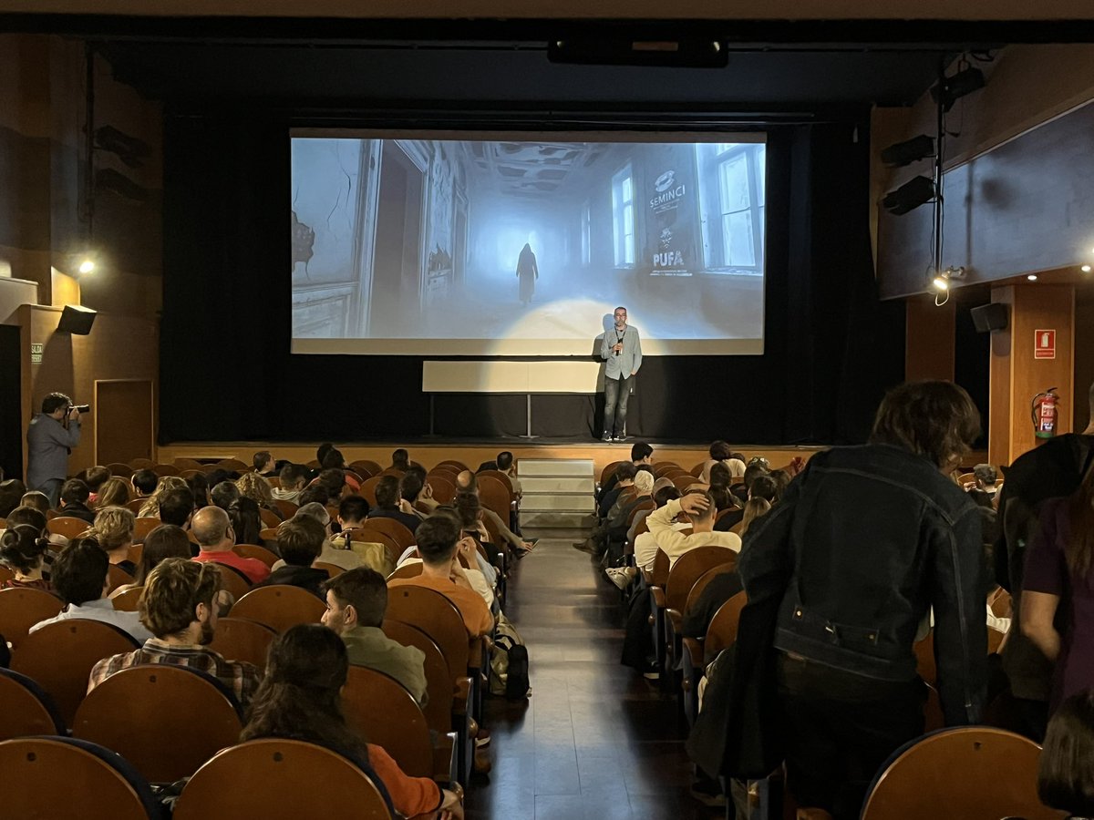 Días intensos. El día 30 estuvimos en Cigales con ‘Halloween en corto’, una selección de 7 cortos de #PUFA2025 y el día 31 en #70Seminci la ‘Noche PUFA’ con una sesión doble formada por #Alpha y #LaSonrisaDelMal. ¡Gracias a todos los que nos acompañasteis! 👻 #pucelafantástica