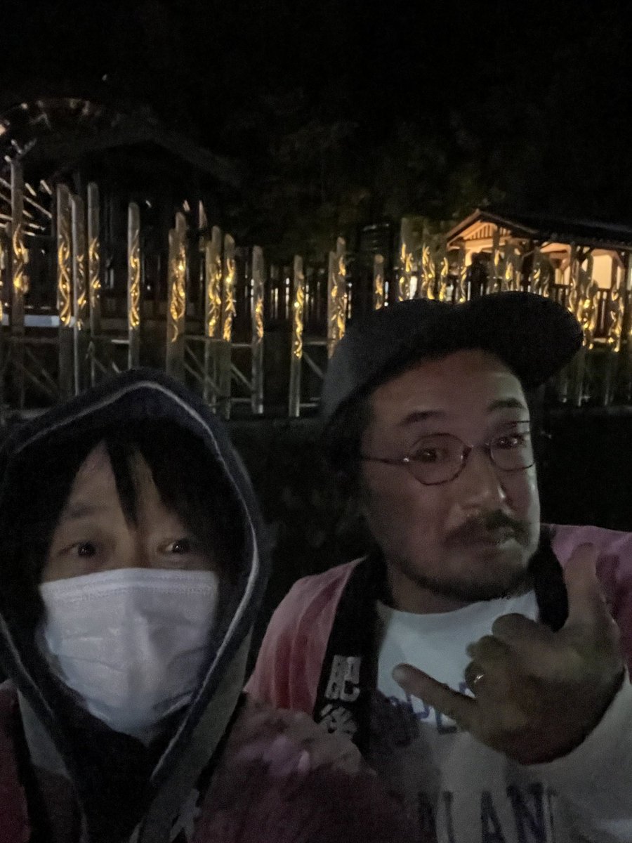 dousentou3105's tweet image. 夕べも寒かったね57歳青春かよ¨̮ 仕事しながらのボラ活お仲間さん達との熱い絆があるからこそ必死になって頑張れてるの間違いない!!!今夜も楽しみながら一生懸命をこの目に焼き付けた☺︎︎

#熊本県
#大津町
#上井手
#世界かんがい遺産
 #竹あかり
 #竹まり
#三角灯篭 
#町おこし
#ボランティア活動