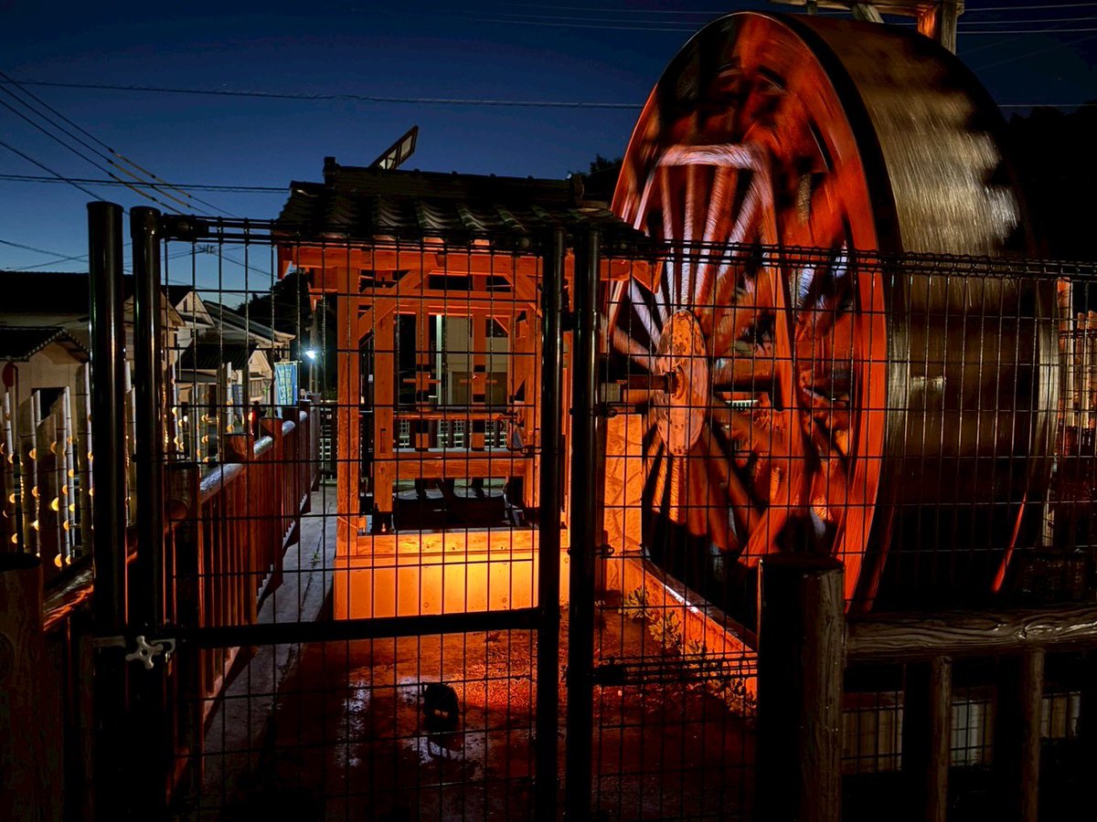 dousentou3105's tweet image. 夕べも寒かったね57歳青春かよ¨̮ 仕事しながらのボラ活お仲間さん達との熱い絆があるからこそ必死になって頑張れてるの間違いない!!!今夜も楽しみながら一生懸命をこの目に焼き付けた☺︎︎

#熊本県
#大津町
#上井手
#世界かんがい遺産
 #竹あかり
 #竹まり
#三角灯篭 
#町おこし
#ボランティア活動