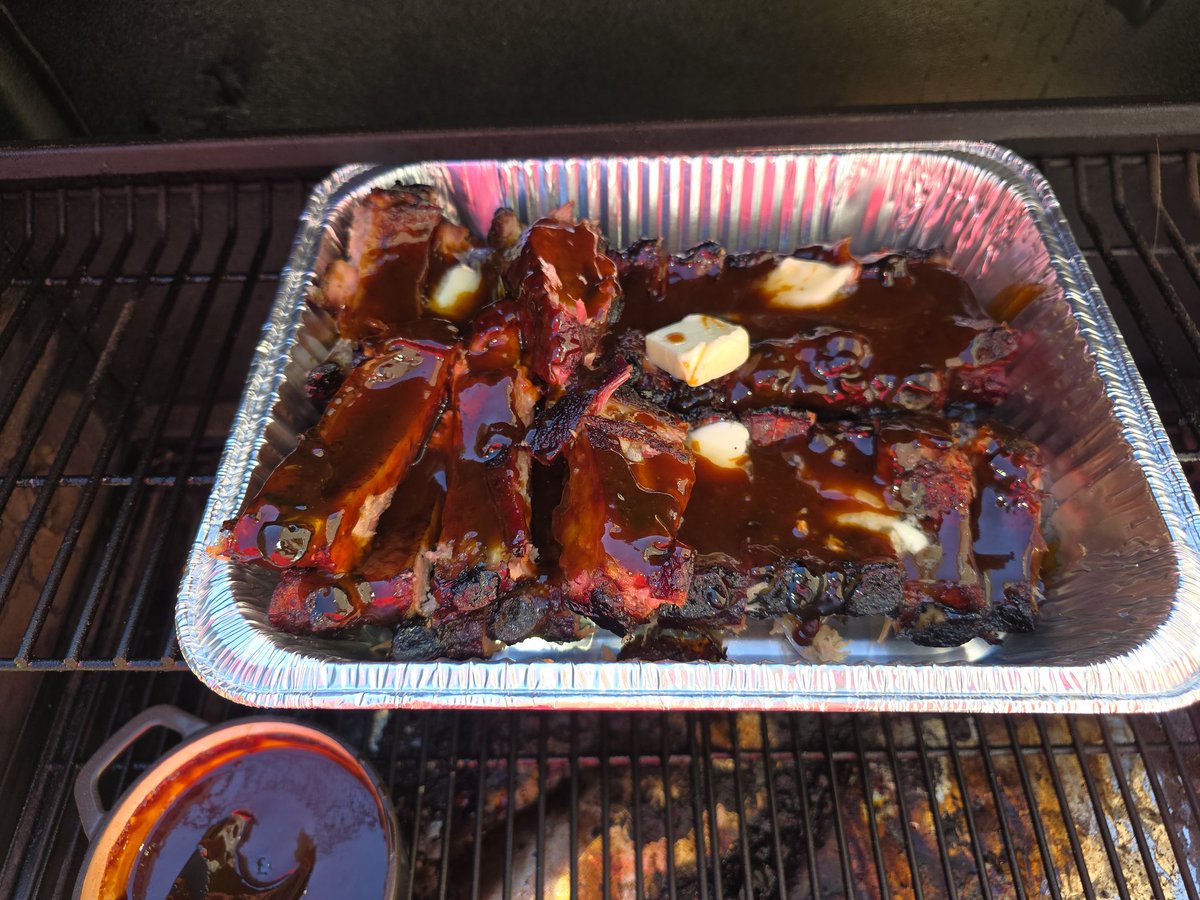 EsquireT3's tweet photo. Alright... the finish line
Pulled at 198°-200° sliced and made part try. Added butter and BBQ sauced that smoked with ribs.
And always....wings becuase... wings.
#ISmoke #IGrill #MrMeats #CallMeUnk #Traeger https://t.co/J8XIwlKWlp