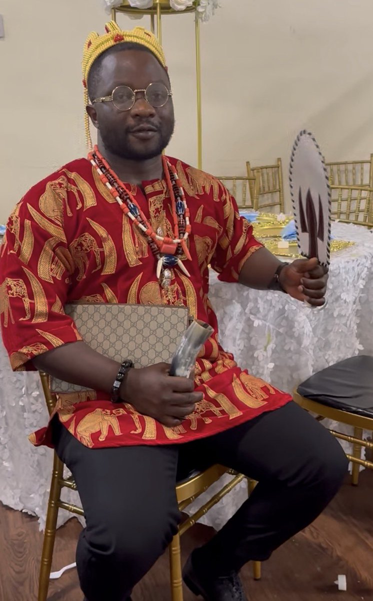 GraffiPikin's tweet image. A Graffi Man:
🤦🏾‍♂️ 
#Grassfields #Graffi #Cameroon