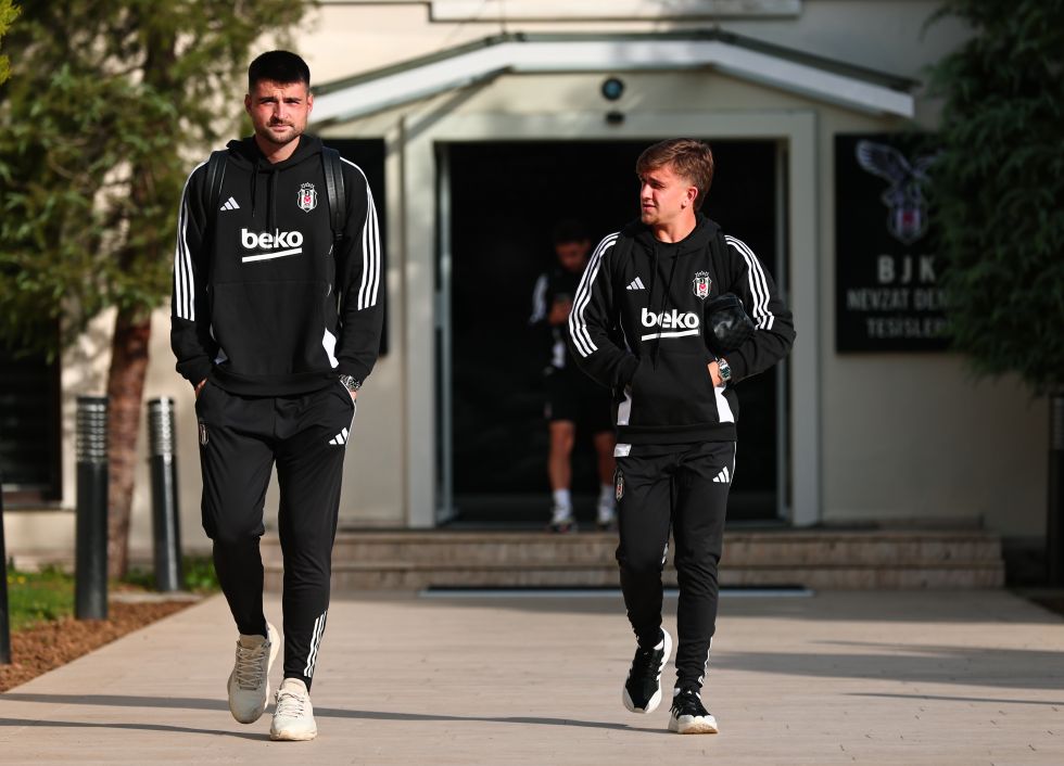 🔥 Ersin Destanoğlu ve Rıdvan Yılmaz, Fenerbahçe karşısında ilk 11'de

🎽 Mustafa Erhan Hekimoğlu yedek kulübesinde