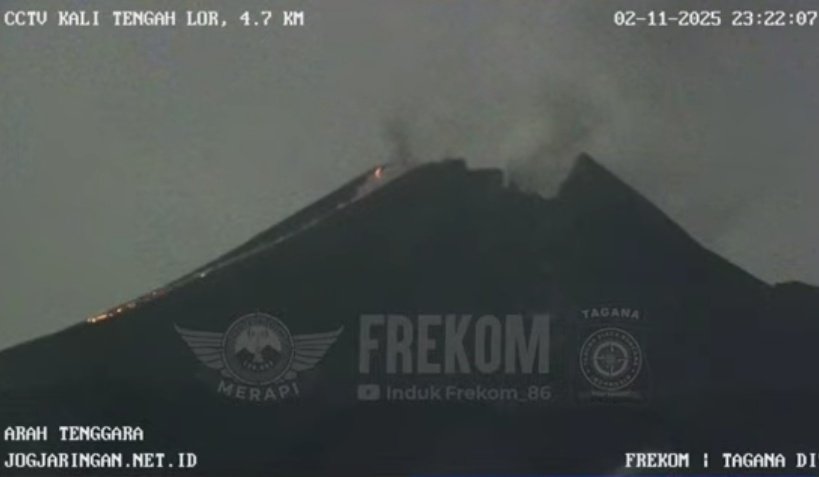 Visual GUNUNG MERAPI 
yang terletak di perbatasan DIY dan Jawa tengah 
Minggu, 2 november 2025 Pukul : 23.23 wib