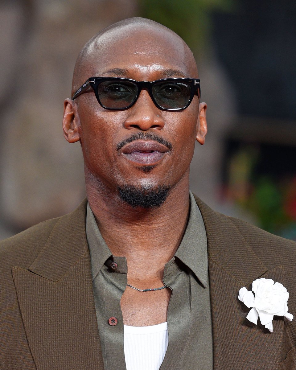 THEHORRORGOTH's tweet image. DILF of the year is actually Mahershala Ali