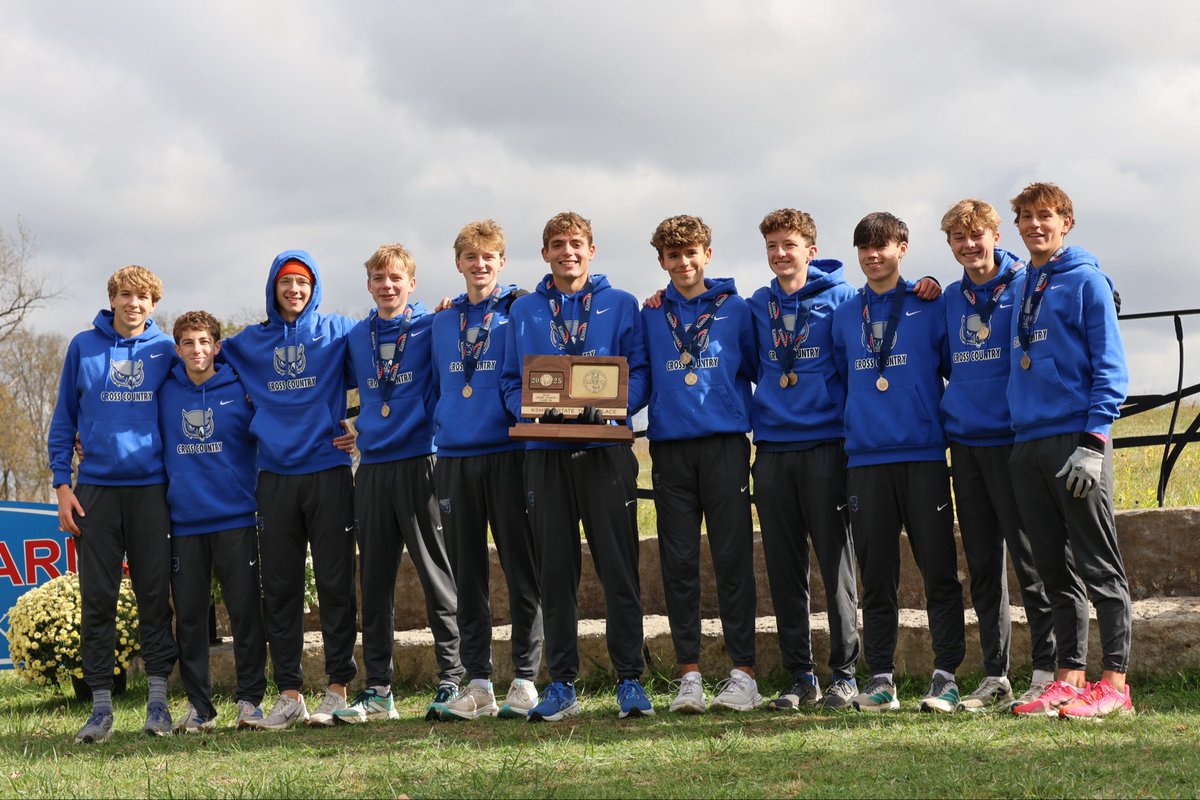 owlxc's tweet image. ✨ 2025 XC State Meet ✨

Week by week, we added new puzzle pieces to the masterpiece we were building, and it was so fun to watch it all come together! 💙

Boys – 3rd Place
Girls – 8th Place