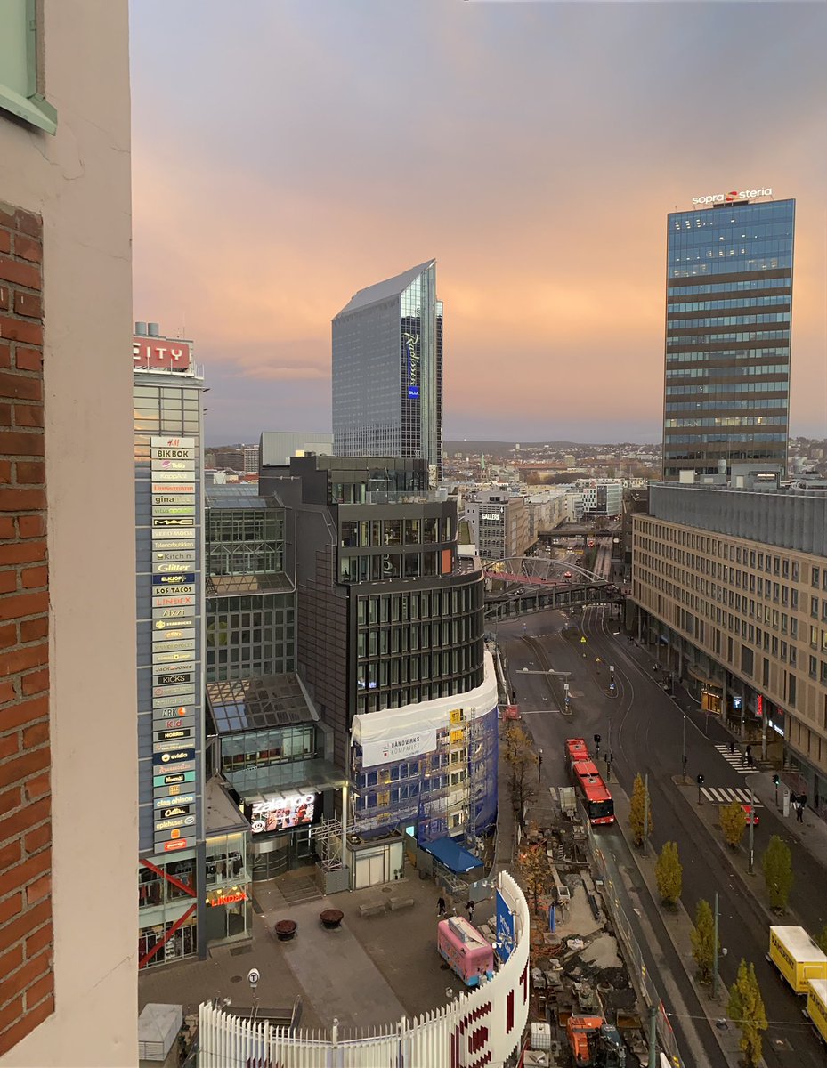 bramwell_mark's tweet image. Just arrived in #Oslo #Norway for the 1st time ahead of @Instructure #CanvasConEurope 
First impressions very good…great hotel #ClarionHotelTheHub, great location, great room and great views…looking forward to the next 2 days 👍🎓
🛫🇳🇴 👀👏
#EducationMatters 
#EducationForAll