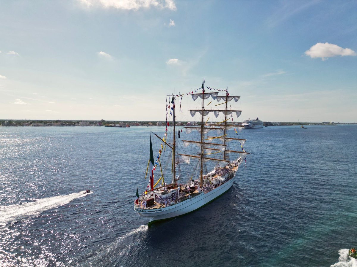 Desde el Muelle Punta Langosta recibimos con orgullo el arribo del majestuoso Buque Escuela “Cuauhtémoc”, emblema de nuestra Armada de México. ⚓🇲🇽

Damos una cálida bienvenida a su tripulación, que llega a la isla de #Cozumel, llevando en alto el nombre de México por los mares