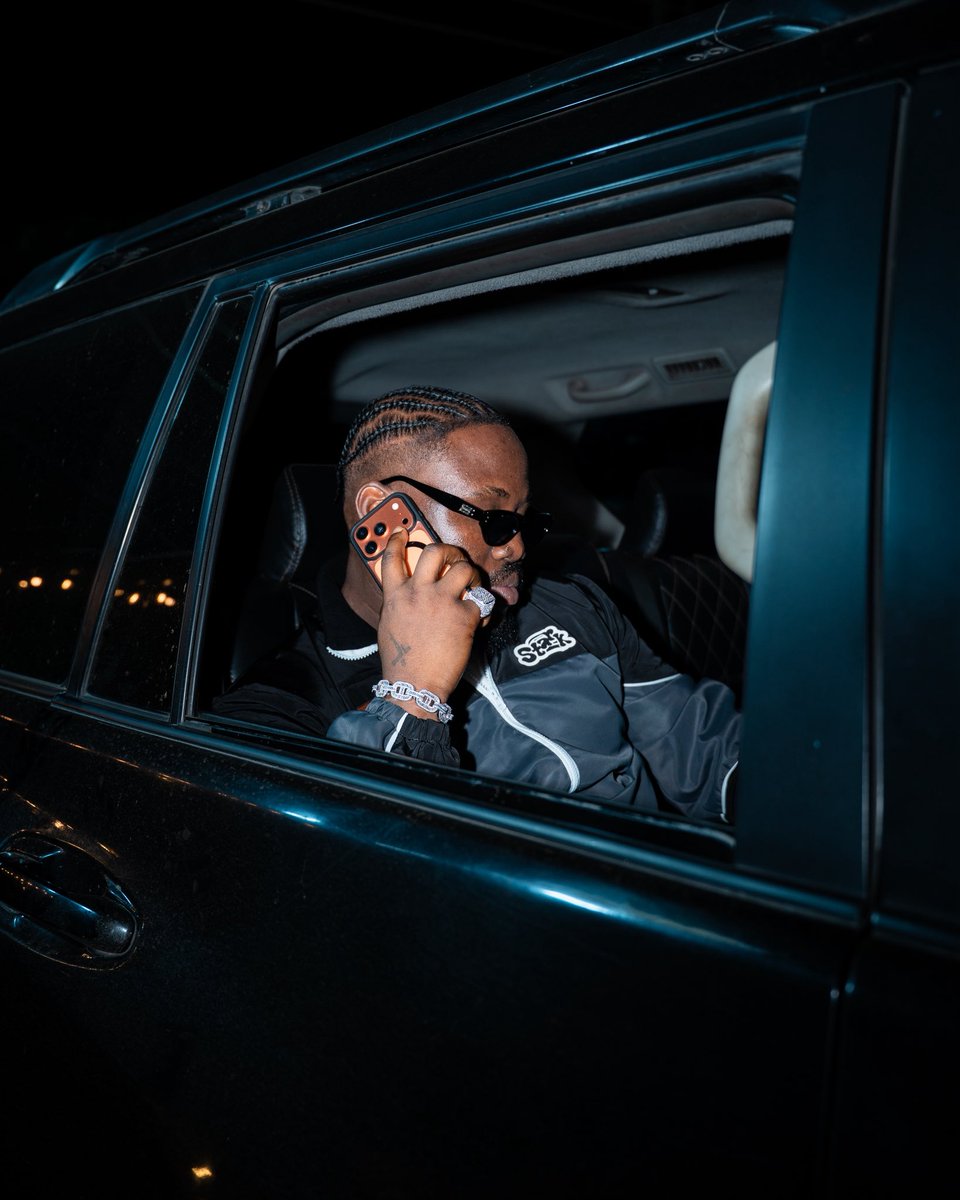 rooboyway's tweet photo. Ishe kekere owo nla bi Jeff Bezos!💙
#Rooboy #UnlessTheyKillGod #UTKG https://t.co/1QO2XpnhNz