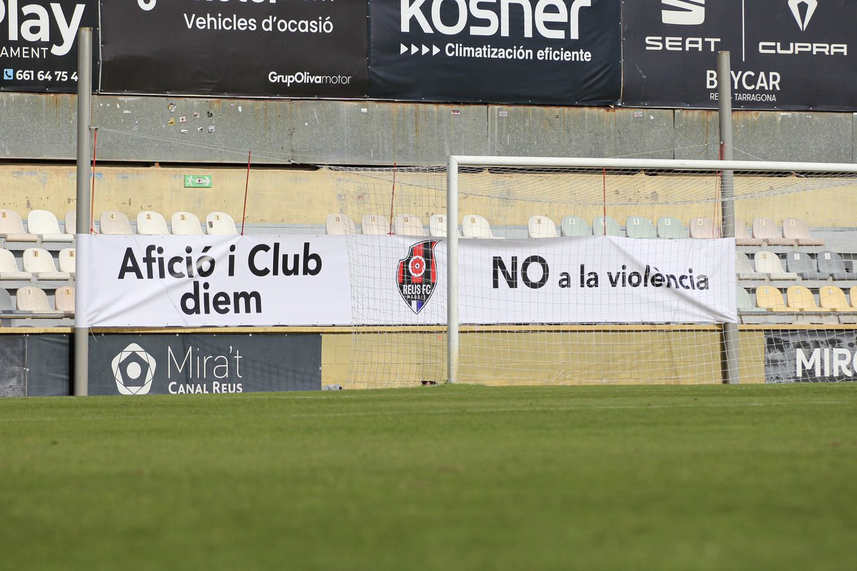 ReusFCR's tweet photo. A Reus diem 𝗡𝗢 a la violència al futbol. https://t.co/kynlP9T14X