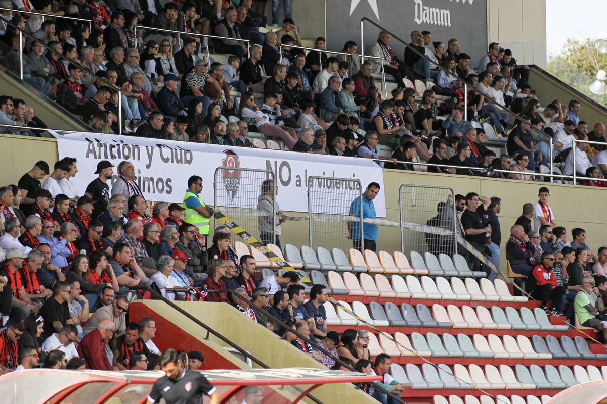 ReusFCR's tweet photo. A Reus diem 𝗡𝗢 a la violència al futbol. https://t.co/kynlP9T14X