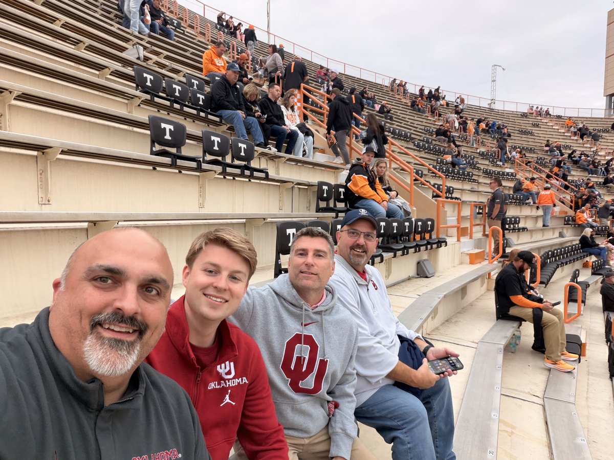 PeterLoFiego's tweet image. Big win for the @OU_Athletics Sooners last night! Always a great time getting together with the boys! Onward back home to Michigan.