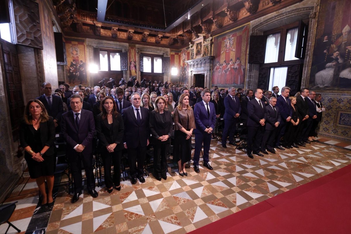 Estas son las caras de los que aplaudieron a Mazón el día del funeral de estado.
Están todos, desde Mompó, hasta María José Català o Pérez Llorca.

El problema no es sólo Mazón lo es todo el PP y Vox.
Que no se olvide.
No oblit ni perdó 20:11