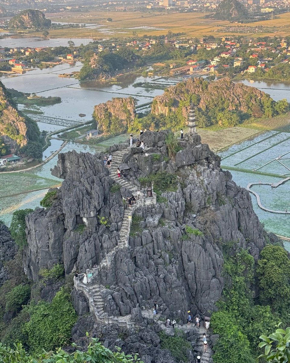 rutasvietnam's tweet image. 🌿 Ninh Binh, la “Bahía de Halong en tierra” 🇻🇳
Un destino que combina naturaleza, cultura y serenidad en cada rincón.

#NinhBinh #Vietnam #ViajesConEncanto #RutasVietnam #naturaleza