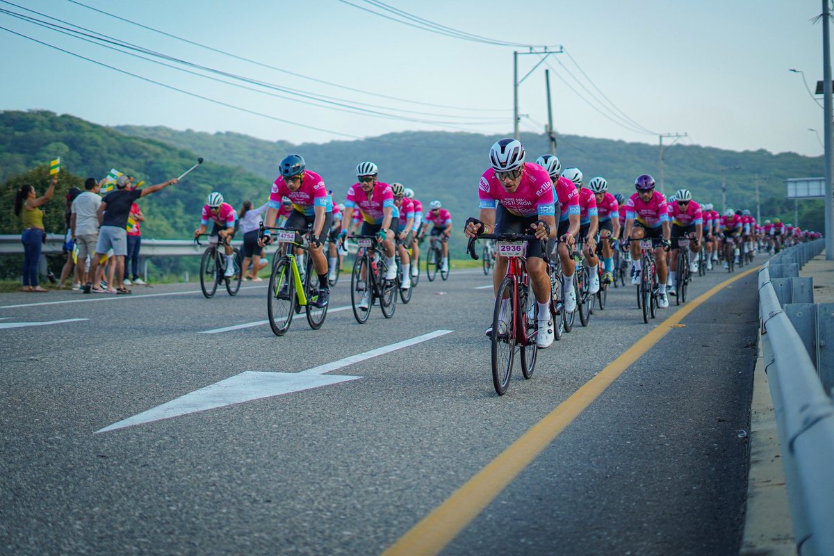 El Giro de Rigo se tomó el departamento del Atlántico. Barranquilla, Puerto Colombia, Juan de Acosta, Piojó, Tubará, Usiacurí y Baranoa fueron los municipios que disfrutaron el carnaval rosa. 

Fotos: Jeisson Gutiérrez. 

<a href="/UranRigoberto/">Rigoberto Uran</a>