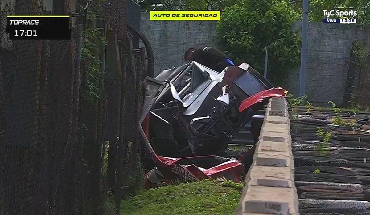 #TopRace:BSAS(#CABA)-Carrera-Muy fuerte accidente de #LuisGastaldi(Toy-LG)lo que promovio el ingreso del AS-Imagenes: