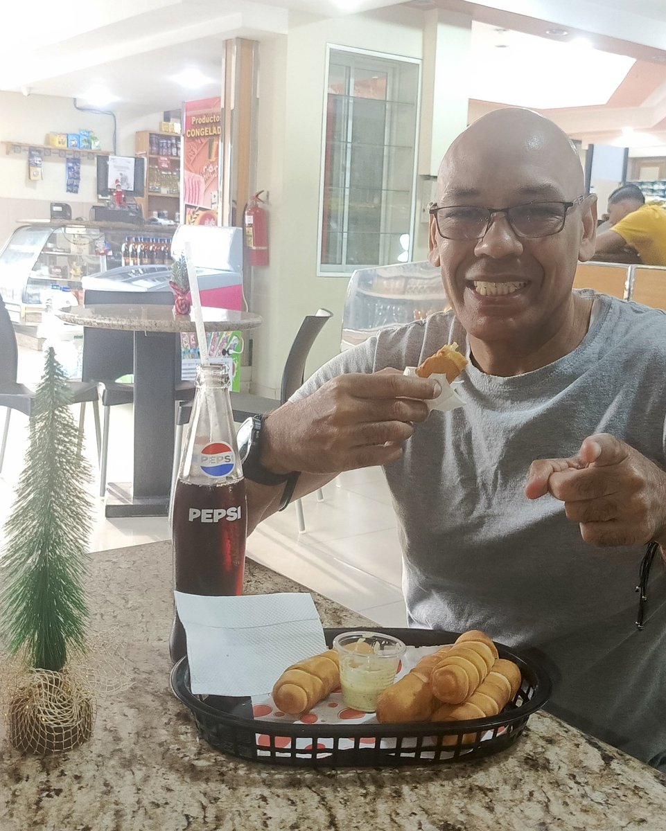 #VidaYEstilo 
📌 Caramba!!! Me agarró el finde probando los populares #Tequeños 
Definitivamente en #Vzla 🇻🇪 se disfruta de lo sencillo, rico y sabroso!!!