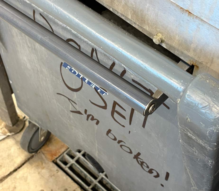 jmacofearth's tweet image. Timeshifts and Mindwarps mcelhenney.net/timeshifts-and… #backtowork #cashier #hyperfiction #mcelhenney #metafiction #fiction