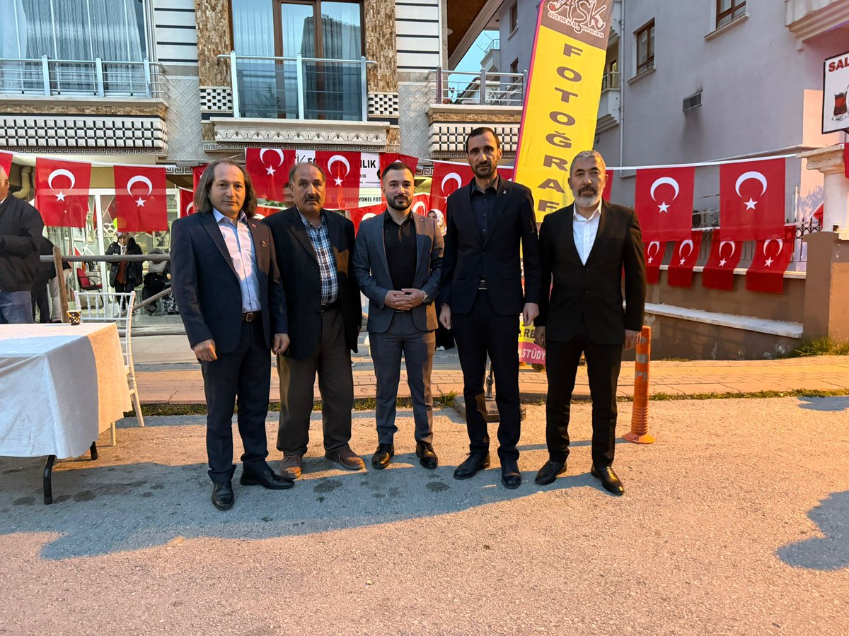 İlçe Başkanımız Sayın Kadir Karapınar ve Belediye Meclis Üyemiz Sayın Ramazan Karagöz ile birlikte, Siteler Tv Koordinatörü Sayın Murat Yılmaz Kurt'un oğlu  Sayın Kazım Yılmaz Kurt'un asker kınasına katıldı. 

Kardeşimize şimdiden hayırlı tezkereler dileriz. 🇹🇷

<a href="/RTErdogan/">Recep Tayyip Erdoğan</a>