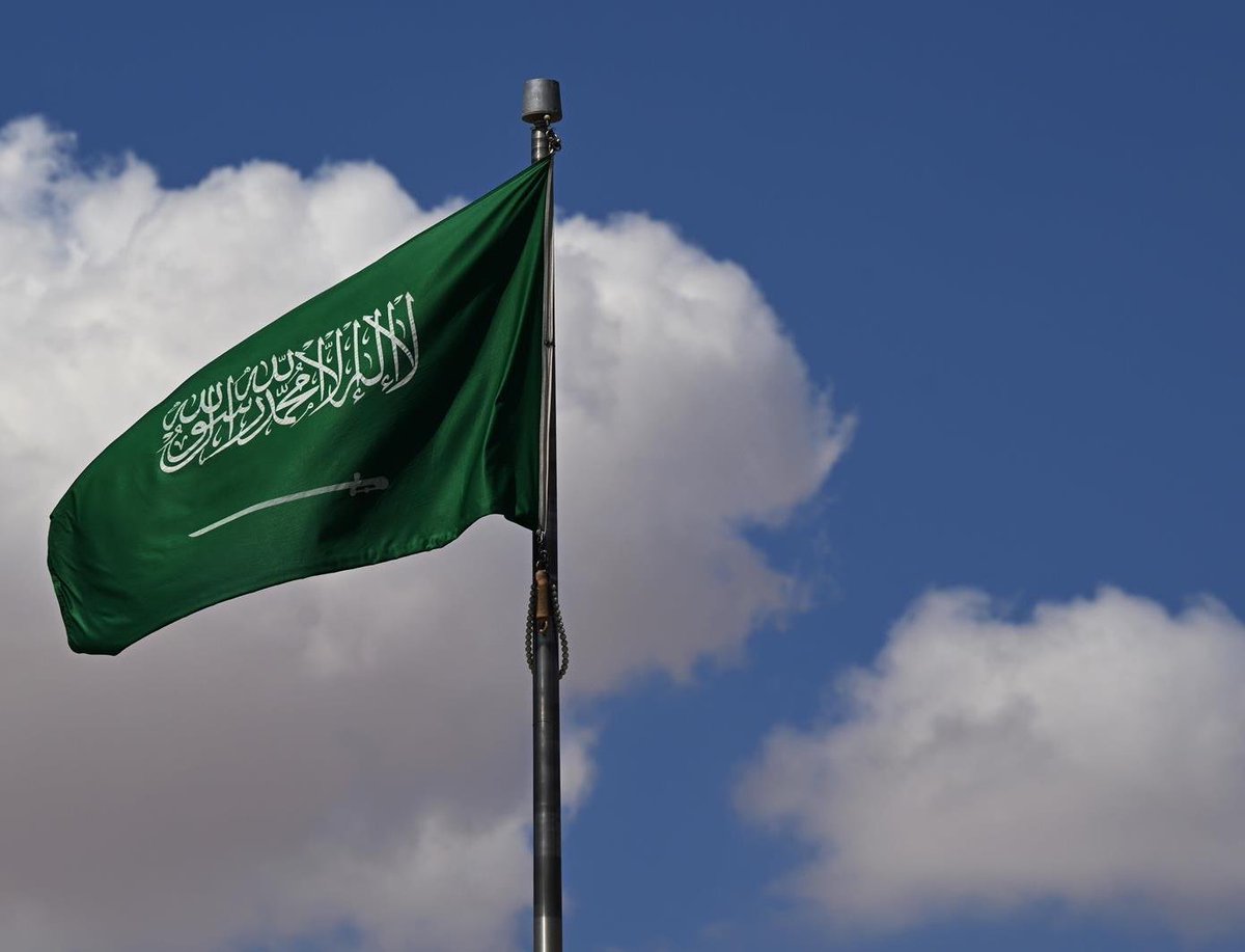 بفضل الله، ولأول مرة في #المملكة..

مريض ستيني يستعيد قدرته على الحركة بعد نجاح مدينة الملك عبدالله الطبية في إجراء إشعاعي باستخدام تقنية الإلكترونات لعلاج ورم دماغي متكرر من النوع عالي الدرجة، حيث كان يعاني من انخفاض في مستوى الوعي وشلل نصفي أيسر.

-