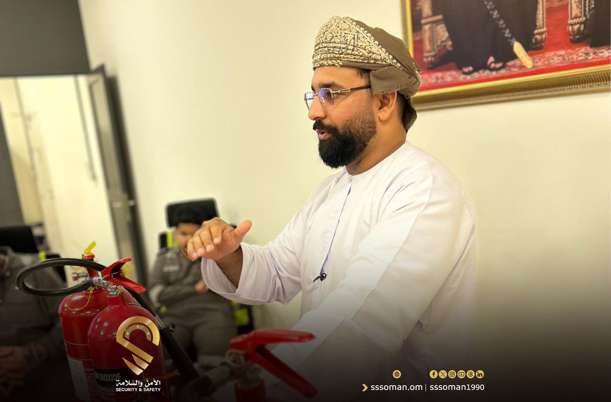 sssoman1990's tweet photo. استمرارًا لجهود مؤسسة خدمات الأمن والسلامة في تطوير مهارات كوادرها وتعزيز جاهزيتهم في المواقع الميدانية، نفّذت إدارة الصحة والسلامة المهنية والبيئة بالتعاون مع معهد التدريب برنامج السلامة من الحرائق..

#الامن_والسلامة 
#اكثر_امانا 
#الصحة_والسلامة_المهنية https://t.co/rRMUJMEqwd