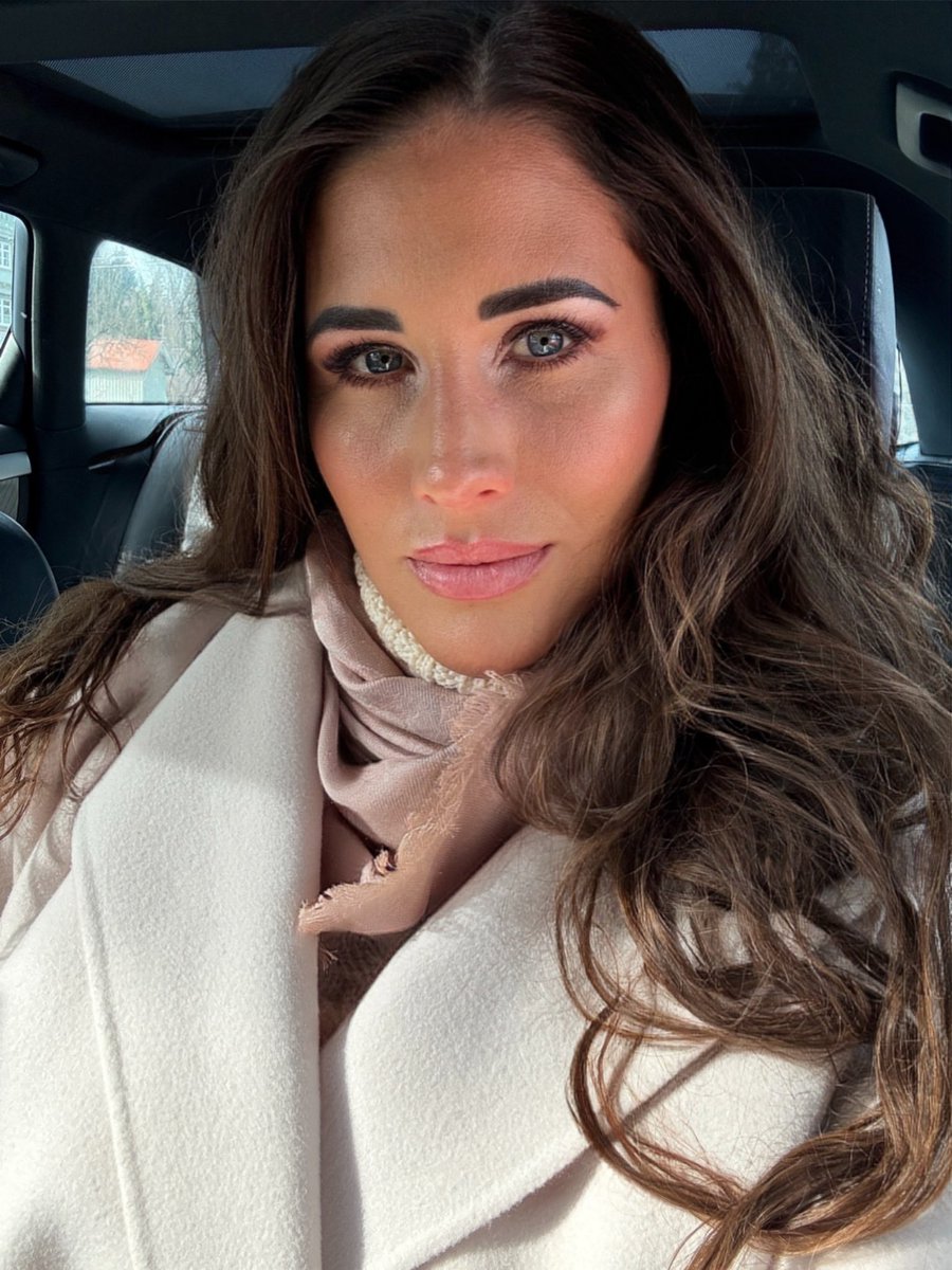 On my way to Florence 🇮🇹 to film new hot content for you 🥵🎬.