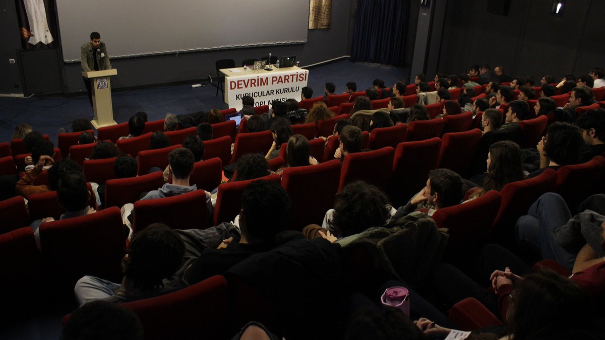 Devrim Partisi kuruluş toplantılarında seçilen delegelerden oluşan Kurucular Kurulu Ankara'da bugün toplandı.

Partinin programının ve tüzüğünün son hali karar altına alınırken, merkezi yönetim organları da seçildi.

Devrim Partisi, siyasal hayatına 6 Aralık'ta İstanbul'da