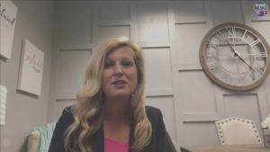 UpBeritaHarian's tweet image. Amanda Owen Jokes About Putting Daughter Up for Adoption After Playful Family Moment

Amanda Owen captured attention once again with her signature humor and honesty
#AmandaOwen #ParentingMoments #FamilyHumor #BritishLifestyle
Readmore:
wxhbfm.com/amanda-owen-jo…