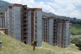 jorgetorresra's tweet image. Déficit de vivienda en Medellín y Antioquia: una realidad que requiere soluciones serias
Como exdirector de @Isvimed , conozco de primera mano este desafío. Hoy seguimos enfrentando un déficit habitacional estructural:

📌 +37.000 familias necesitan vivienda nueva (déficit…