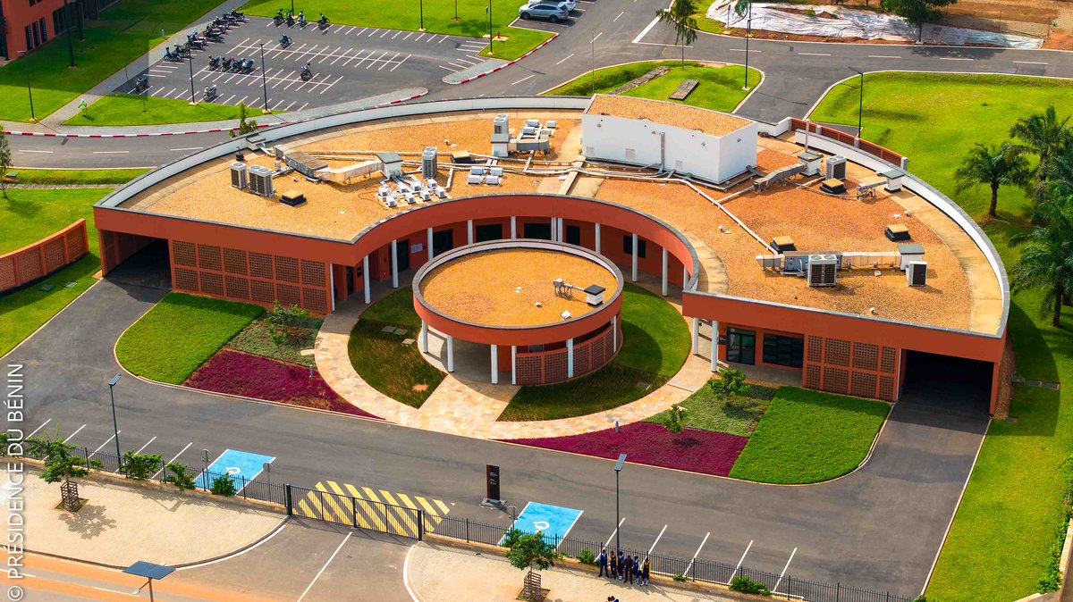 gouvbenin's tweet image. #Gouvbenin | #Wasexo | #SanteBenin | #InfrastructuresBenin | #PAGBenin |

🩺🇧🇯 Centre Hospitalier International de Calavi : Un joyau médical qui redéfinit les soins au Bénin

🌐 Retrouvez en vidéo et photos, les détails sur ce lien =&amp;gt; gouv.bj/article/3330/